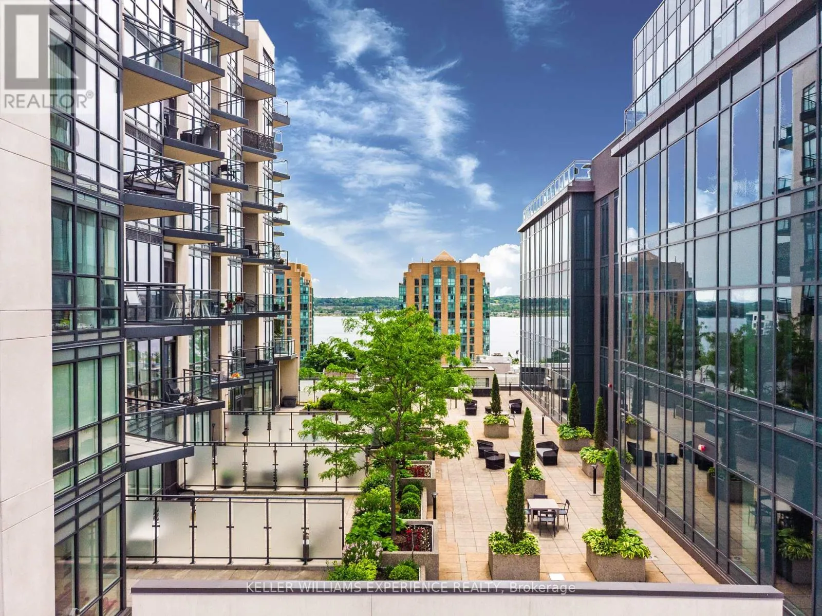 Apartment for rent: Gph1 - 111 Worsley Street, Barrie, Ontario L4M 0J5