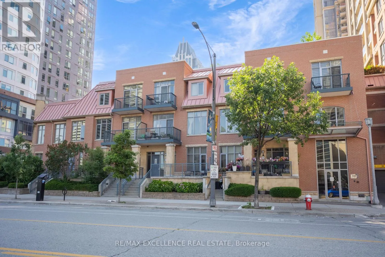 Apartment for rent: Gv202 - 320 City  Centre Drive, Mississauga, Ontario L5B 4P8