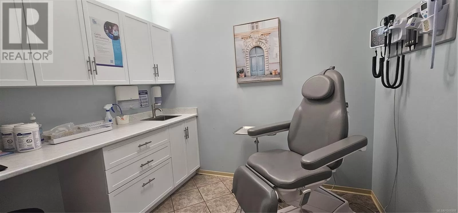 Commercial Mix for rent: H 1275 Cypress St, Campbell River, British Columbia V9W 2Z3