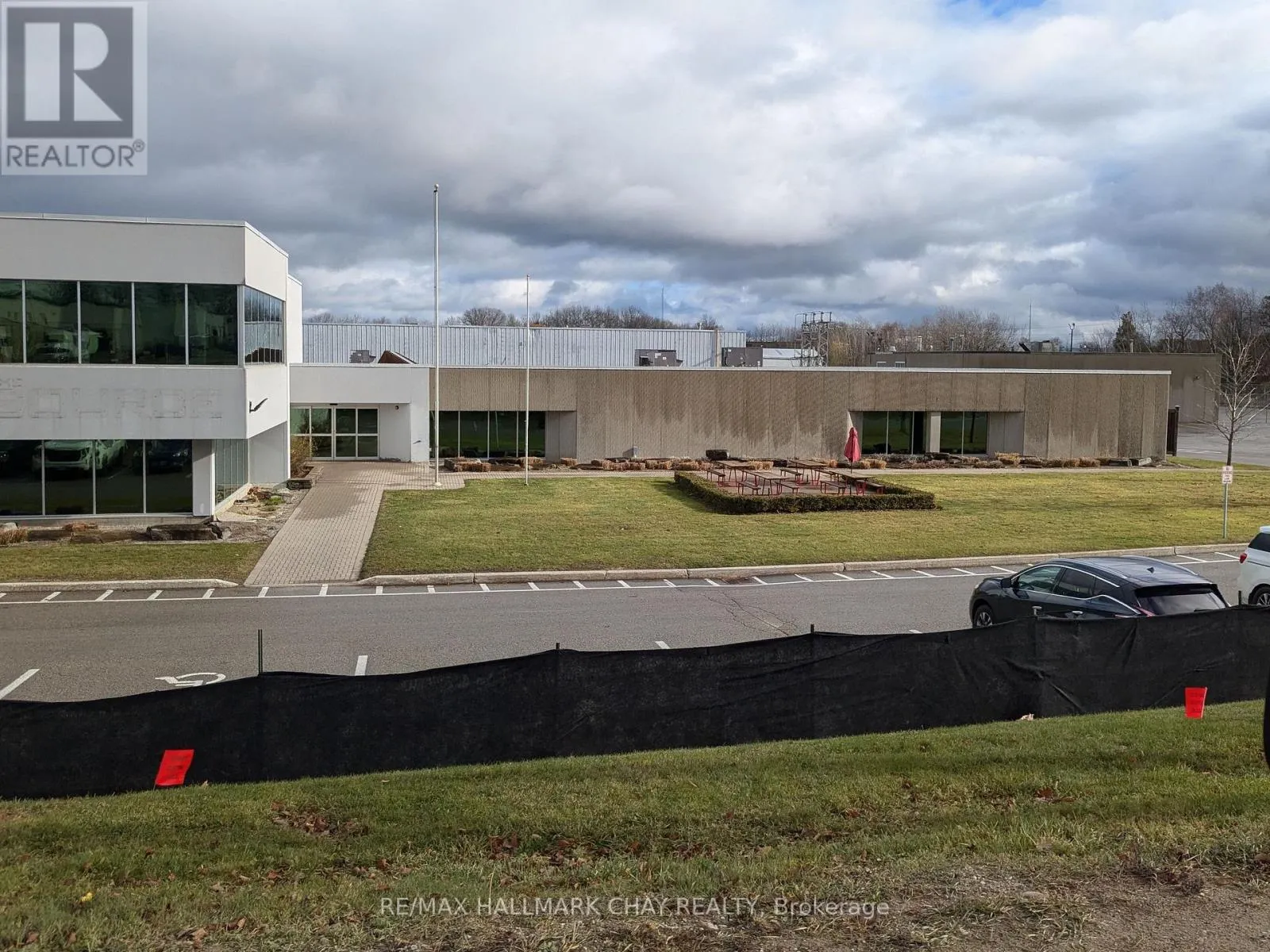 Offices for rent: H-1 - 279 Bayview Drive, Barrie, Ontario L4N 8X9