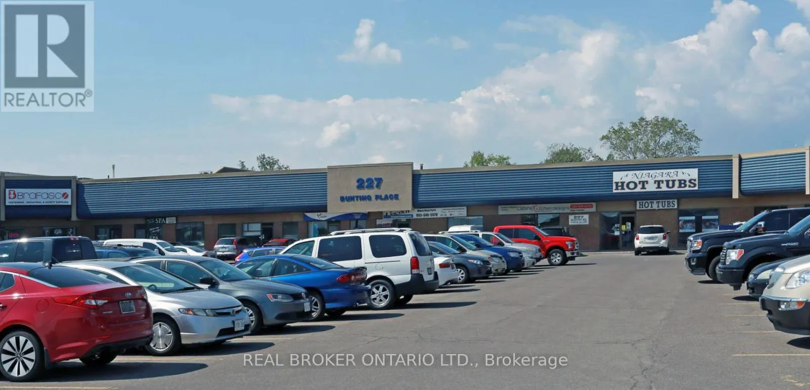 Multi-Tenant Industrial for rent: I - 227 Bunting Road, St. Catharines, Ontario L2M 3Y2
