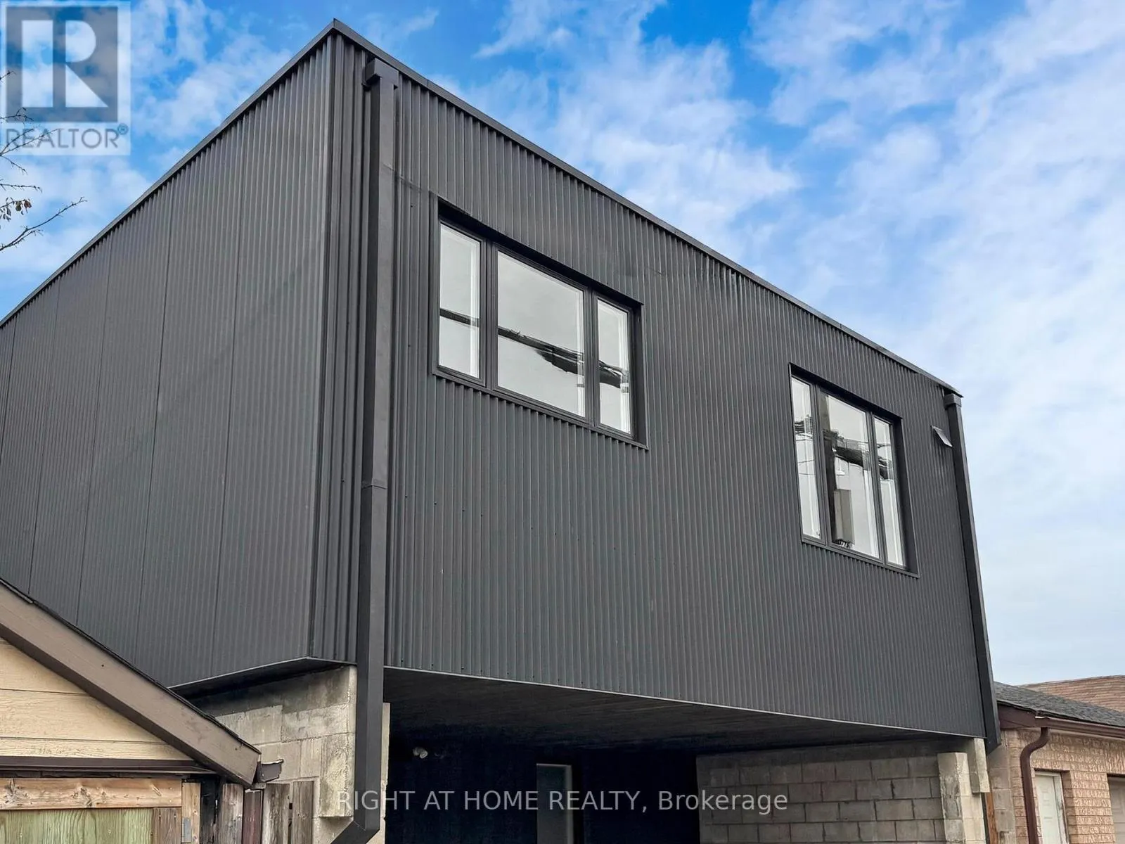 House for rent: Laneway - 1137 Dovercourt Road, Toronto, Ontario M6H 2Y1