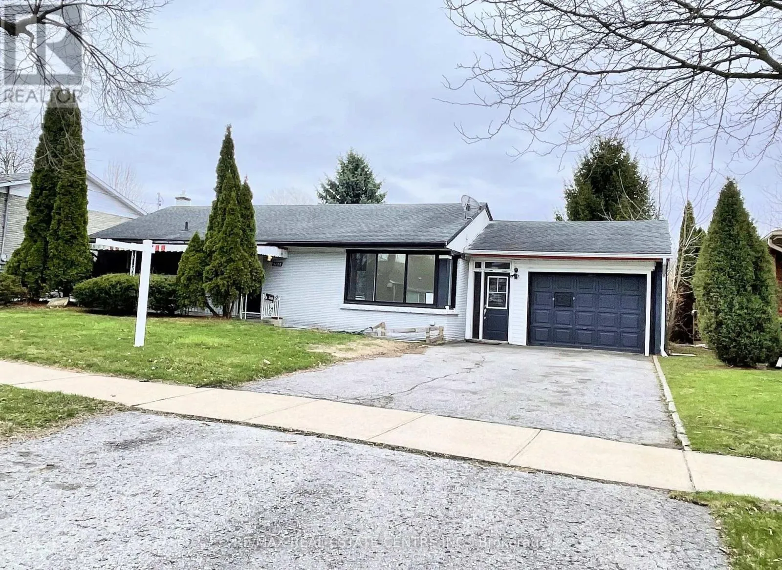 House for rent: Legal Basement - 5866 Valley Way, Niagara Falls, Ontario L2E 1Y1