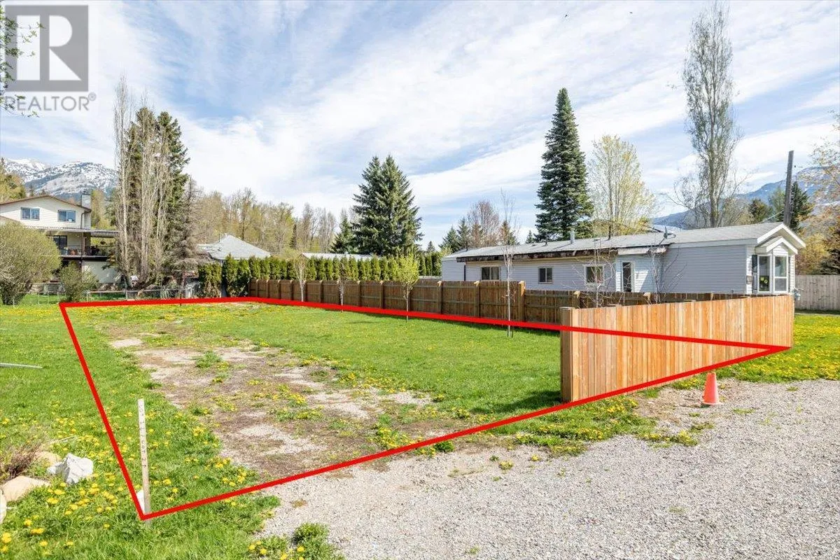 Other for rent: Lot 2 Hand Avenue, Fernie, British Columbia V0B 1M1