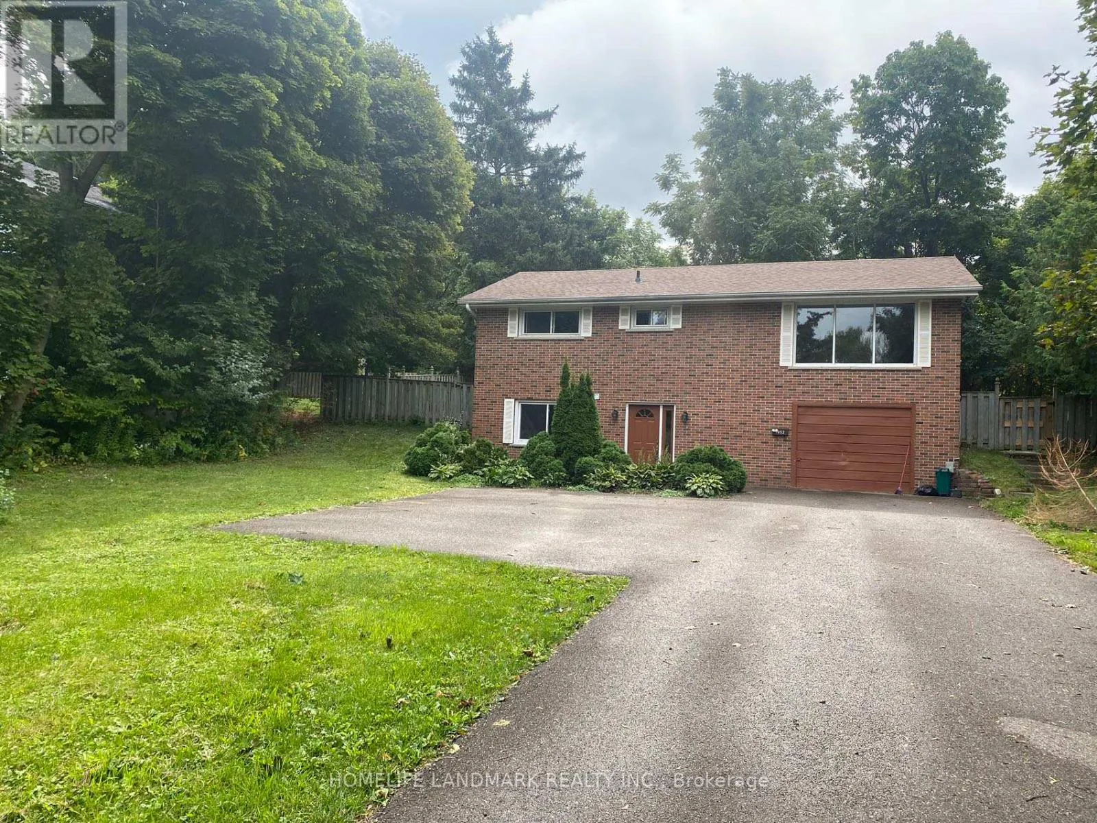 House for rent: Lower - 1052 Elgin Street, Newmarket, Ontario L3Y 3C1