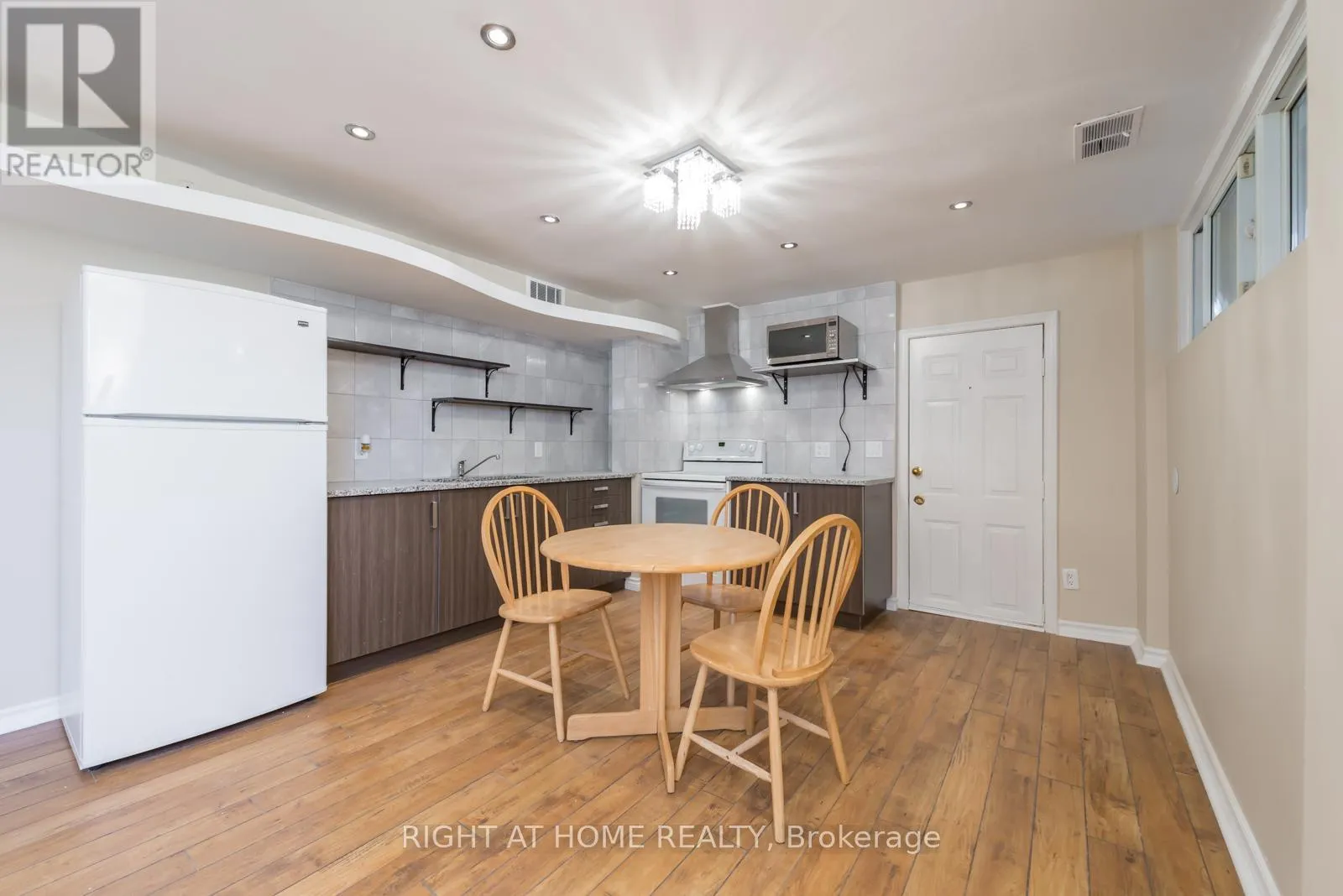 House for rent: Lower - 12 Bolingbroke Road, Toronto, Ontario M6B 3L6