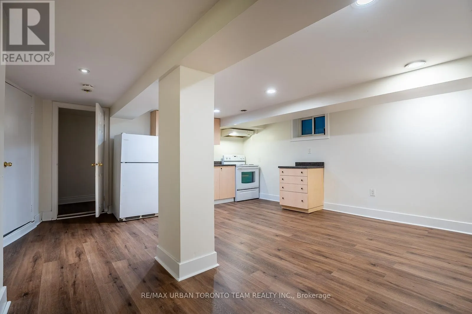 House for rent: Lower - 1277 Broadview Avenue, Toronto, Ontario M4K 2T5