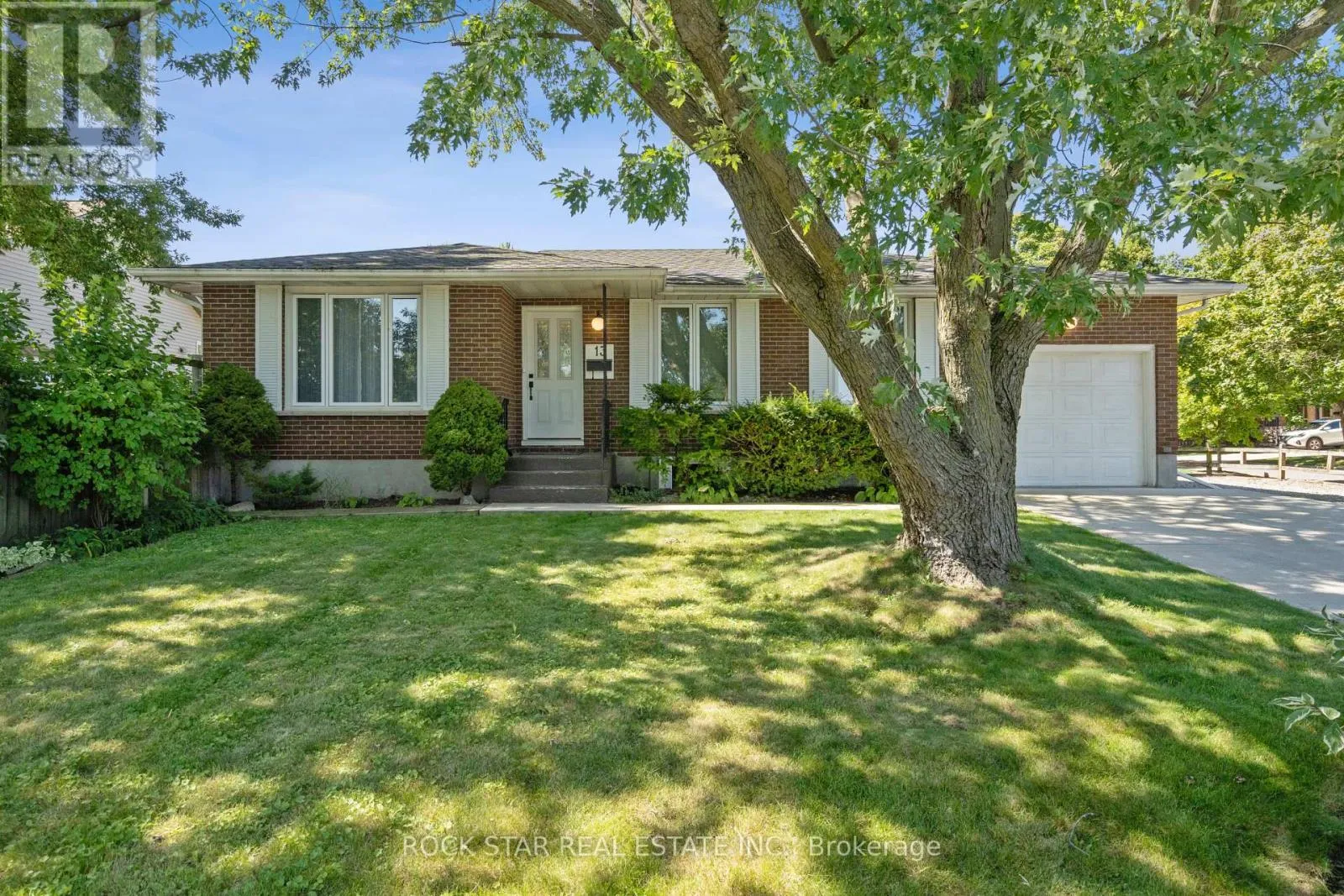 Duplex for rent: Lower - 13 Derby Lane, St. Catharines, Ontario L2P 3R1