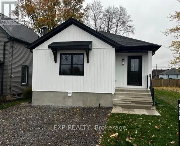 Duplex for rent: Lower - 141 Humboldt Parkway, Port Colborne, Ontario L3K 2H3