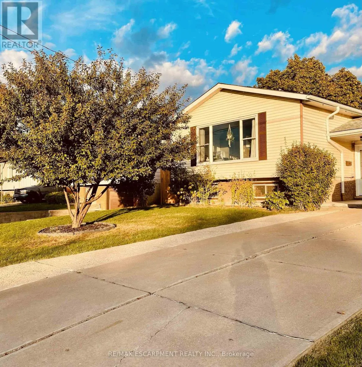 House for rent: Lower - 143 Highridge Avenue, Hamilton, Ontario L8E 3L5