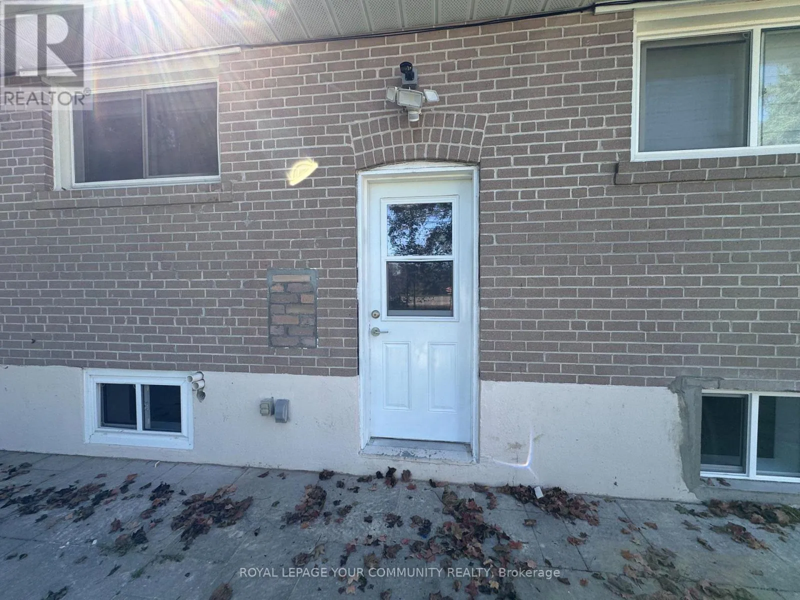 House for rent: Lower 2 - 145 Harrison Drive, Newmarket, Ontario L3Y 4P5