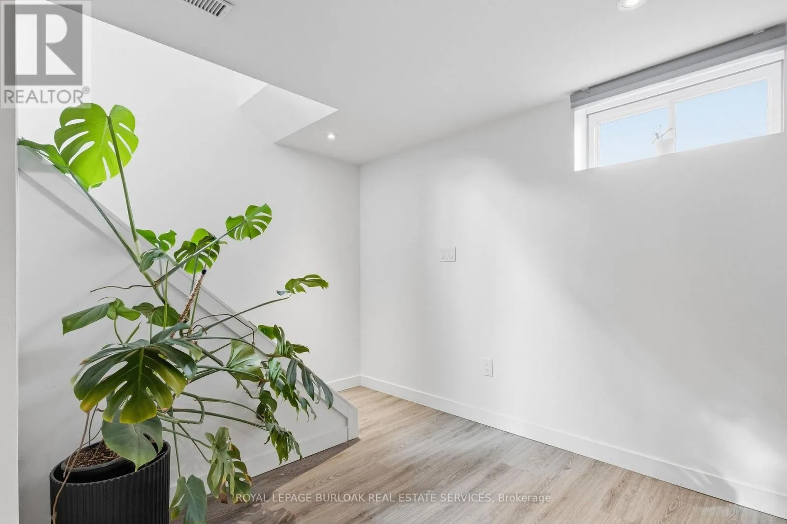 House for rent: Lower - 2112 Amesbury Crescent, Burlington, Ontario L7P 1Z8