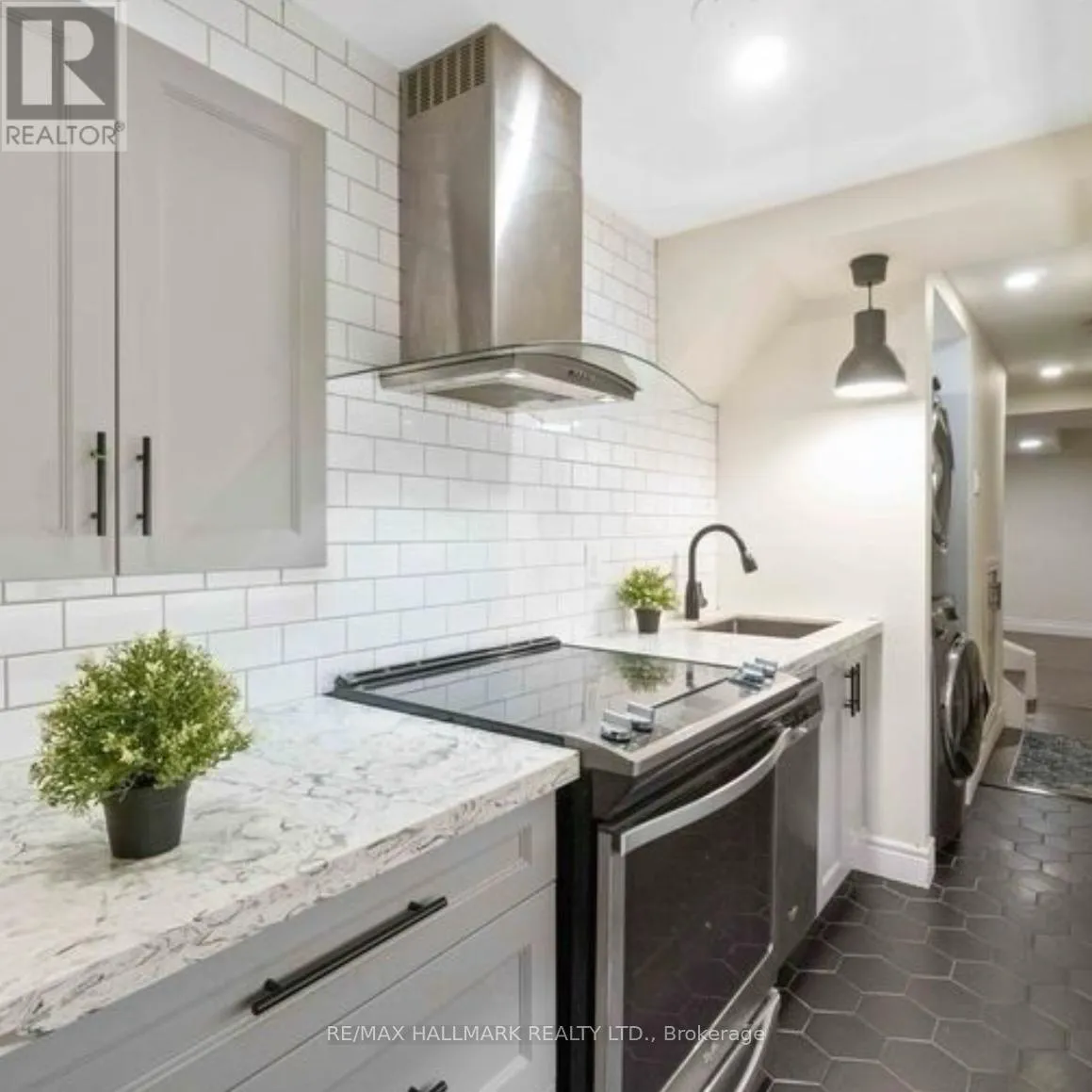 Other for rent: Lower - 23 Wycombe Road, Toronto, Ontario M3M 2W6