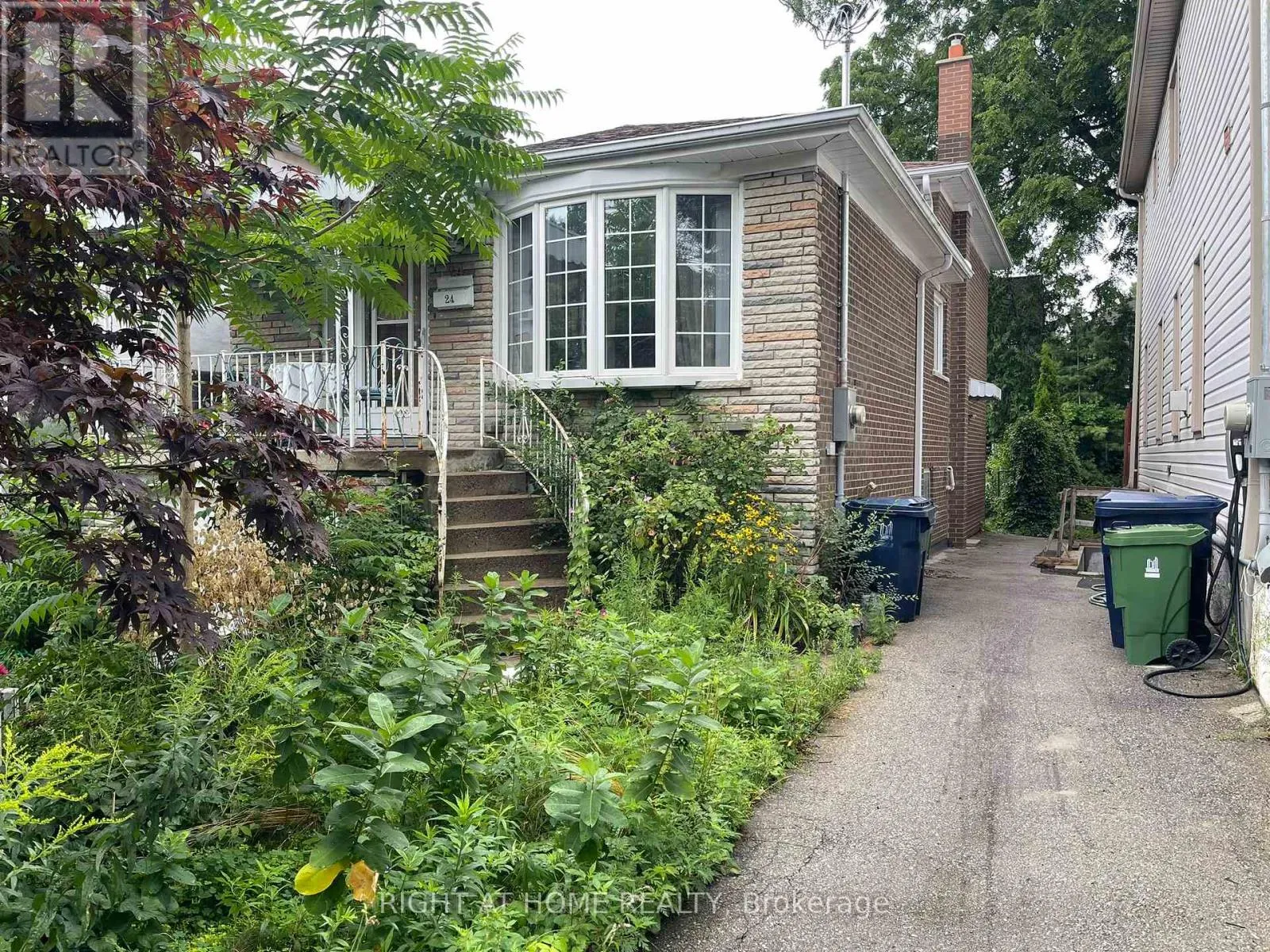 House for rent: Lower - 24 Crewe Avenue, Toronto, Ontario M4C 2J1