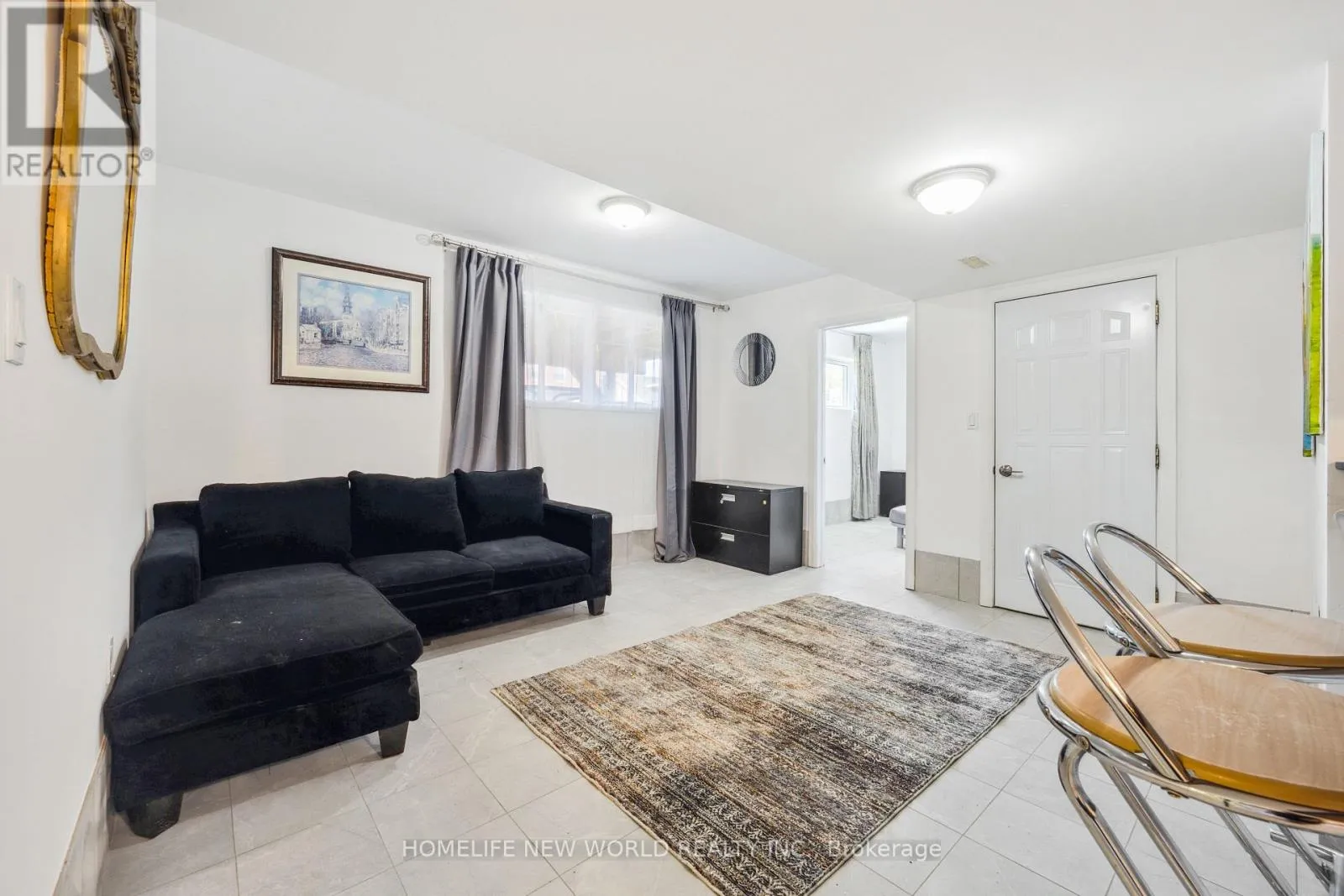 Other for rent: Lower - 31 Metropolitan Crescent, Georgina, Ontario L4P 1L6