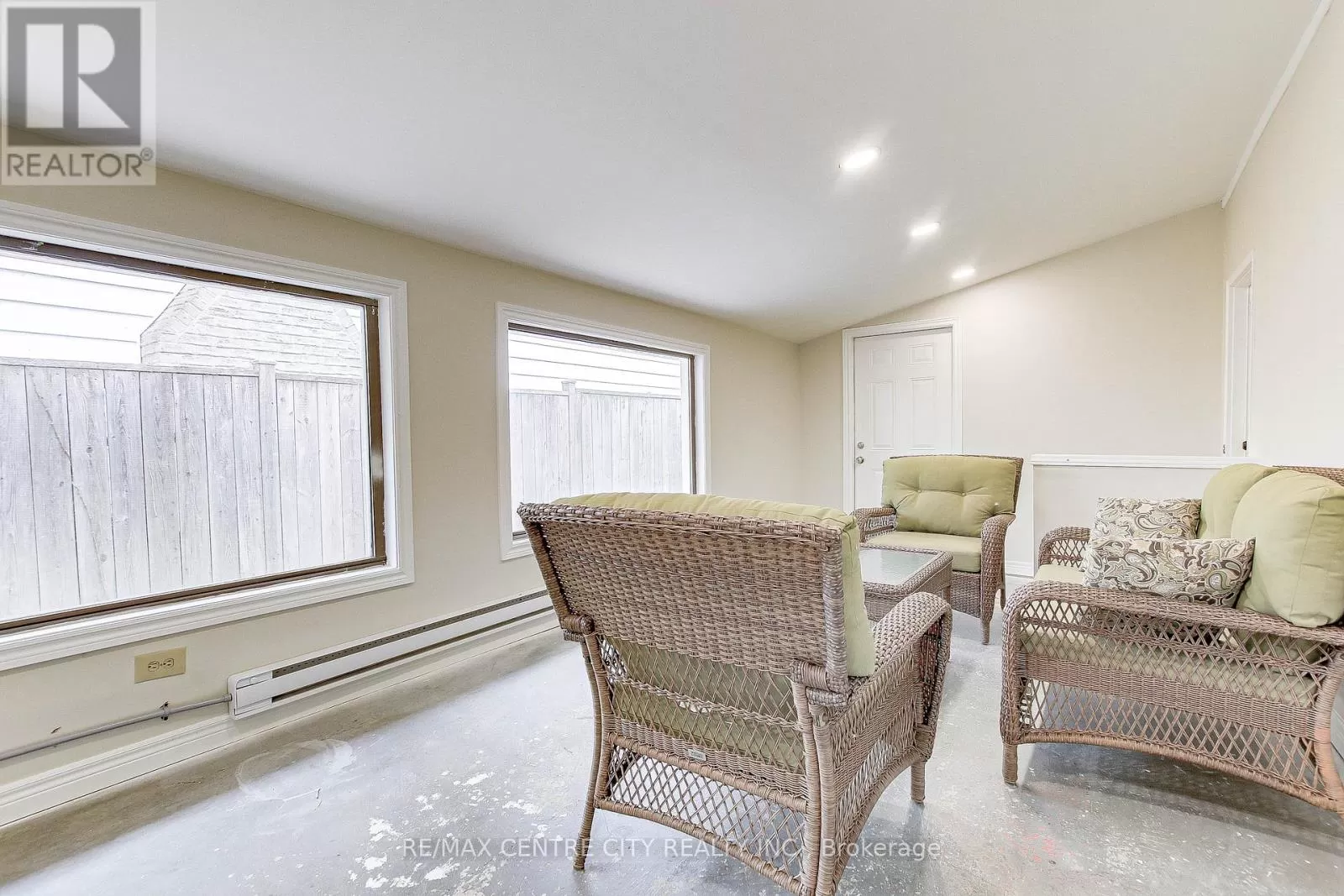 House for rent: Lower - 329 Smith Street, Central Elgin, Ontario N5L 1C6