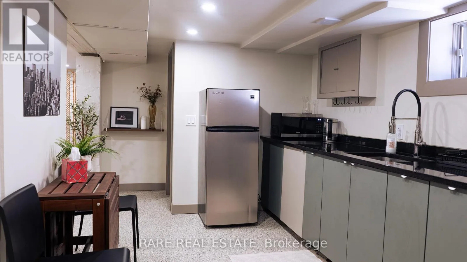 House for rent: Lower - 33 Juliet Crescent, Toronto, Ontario M6M 1N5