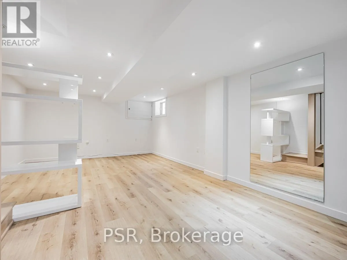 House for rent: Lower - 371 Mcroberts Avenue, Toronto, Ontario M6E 4R1