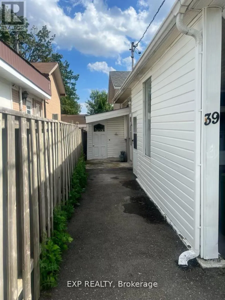 House for rent: Lower - 39 Frankton Crescent, Toronto, Ontario M3J 1C2