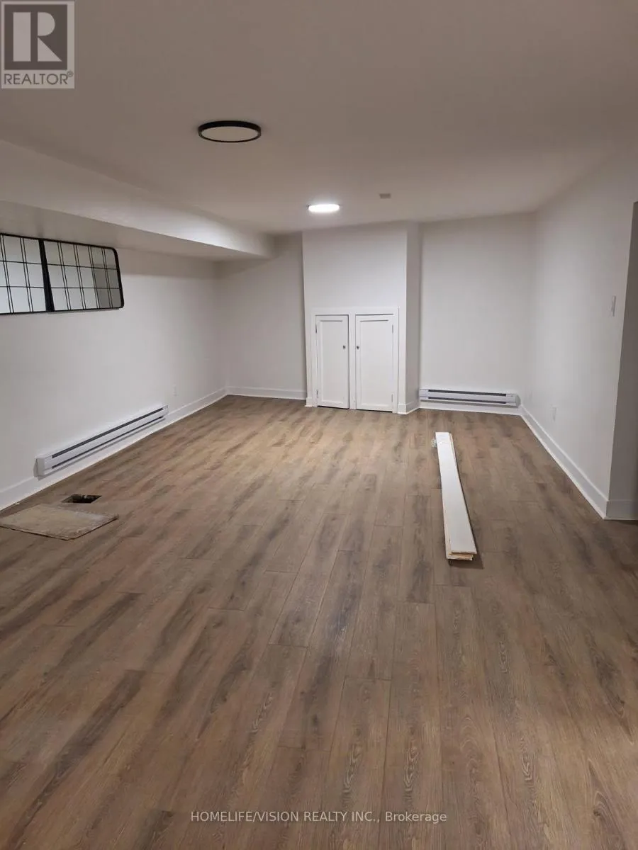 Lower - 4 Essa Road, Barrie, Ontario L4N 3K3