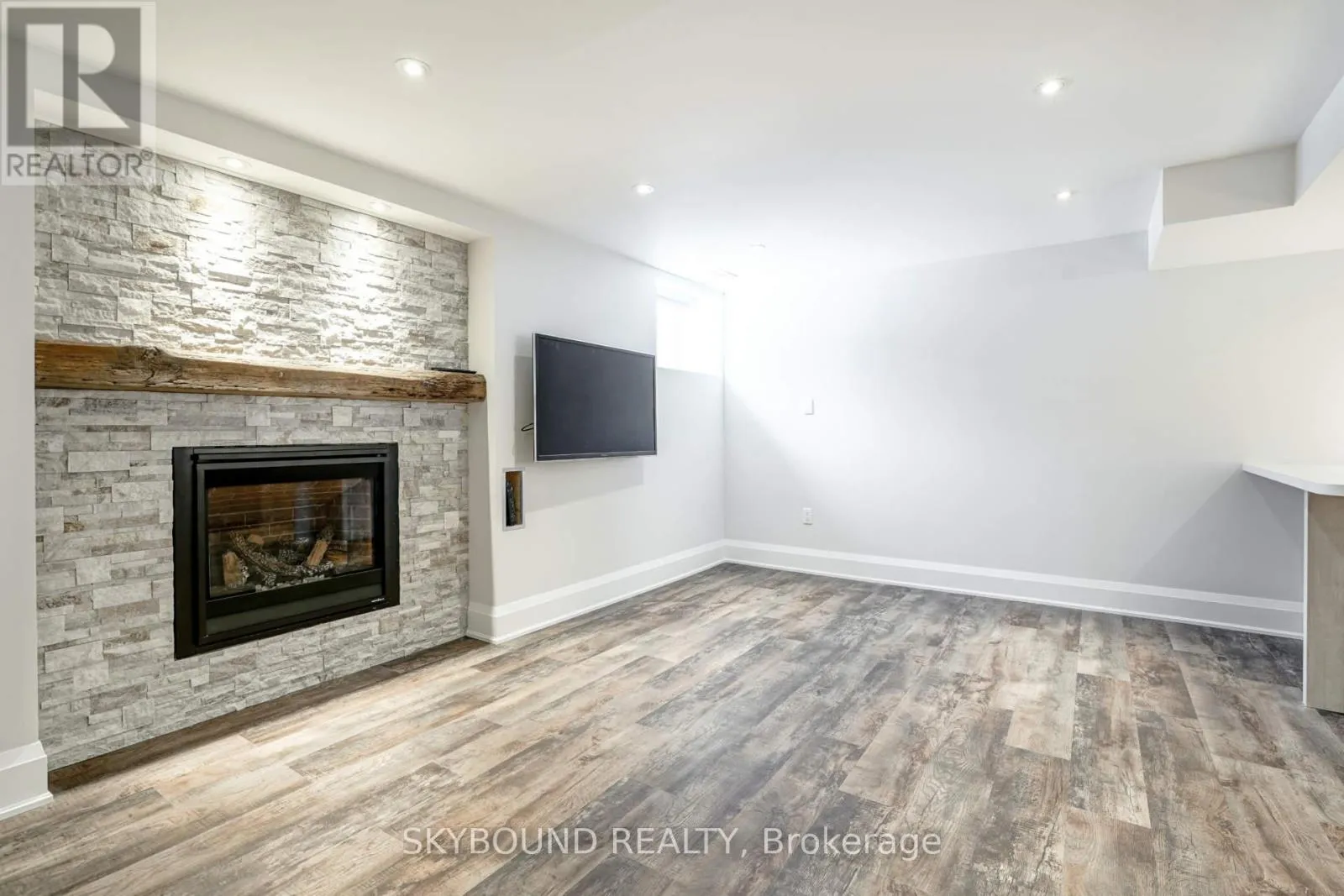 House for rent: Lower - 40 Victor Avenue, Toronto, Ontario M8V 2L9