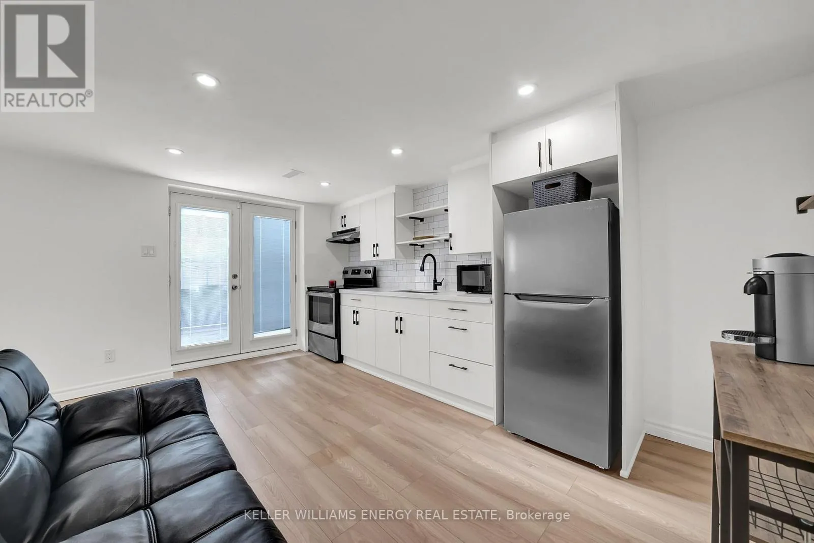 House for rent: Lower - 458 Crestwood Drive, Oshawa, Ontario L1G 2R5