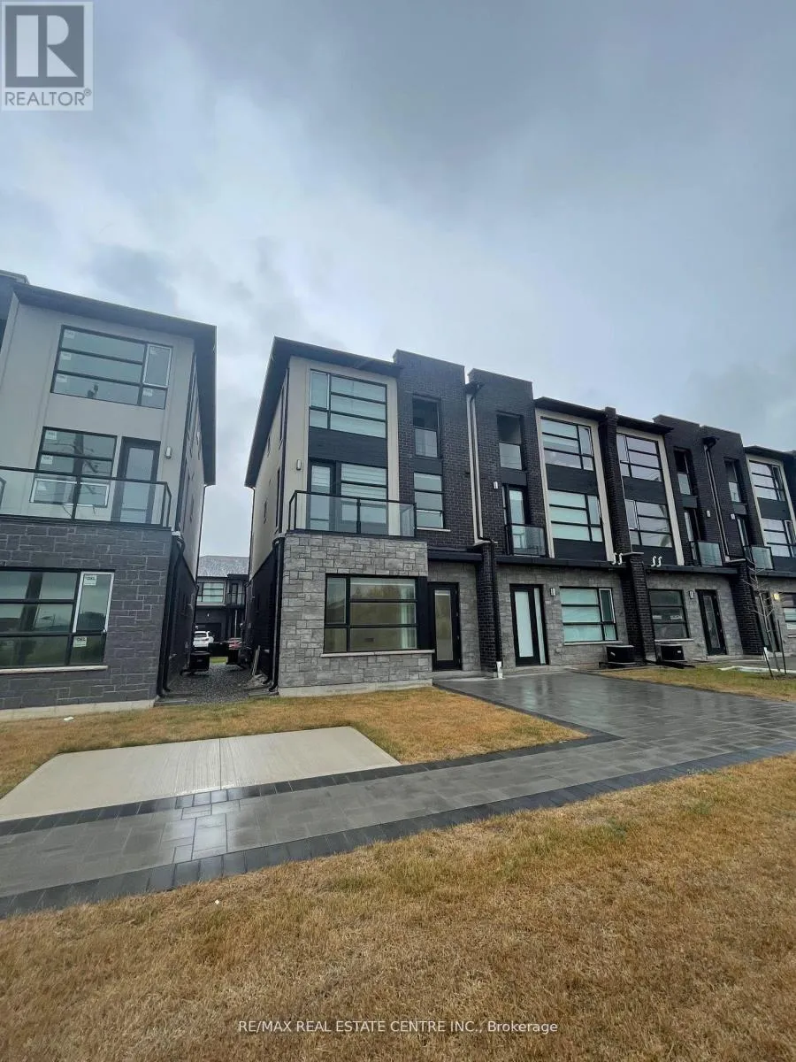 Row / Townhouse for rent: Lower - 63 Warren Trail, Welland, Ontario L3B 0N8