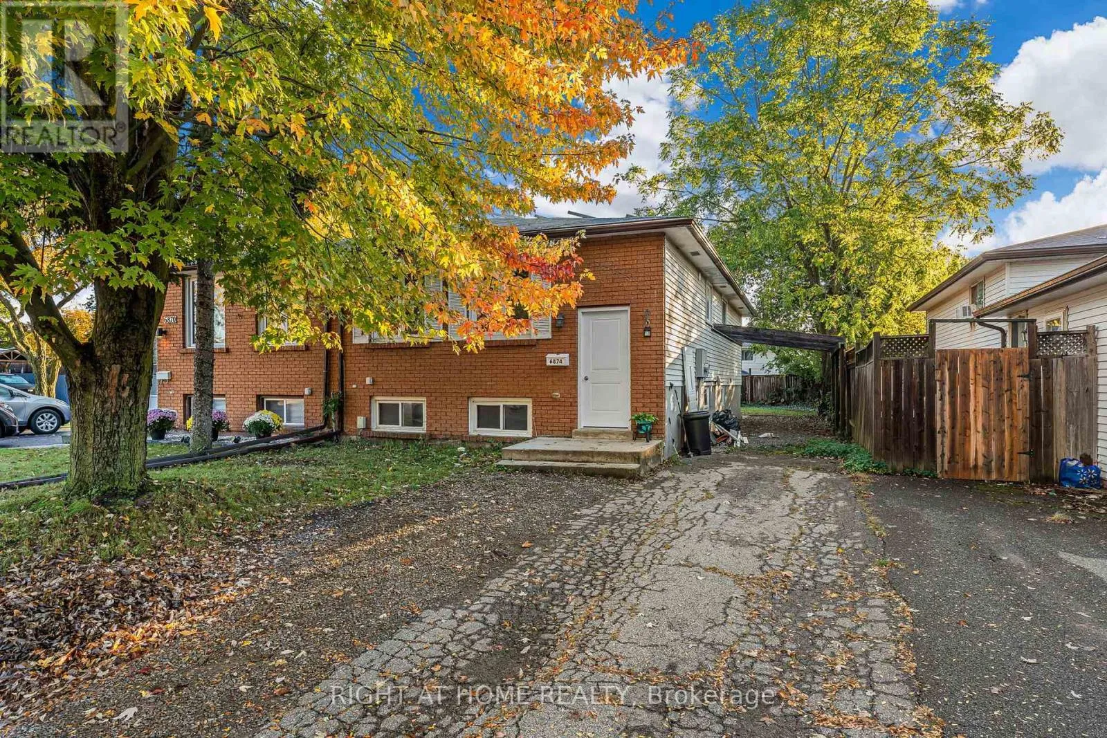 House for rent: Lower - 6874 Waters Avenue, Niagara Falls, Ontario L2G 5X3