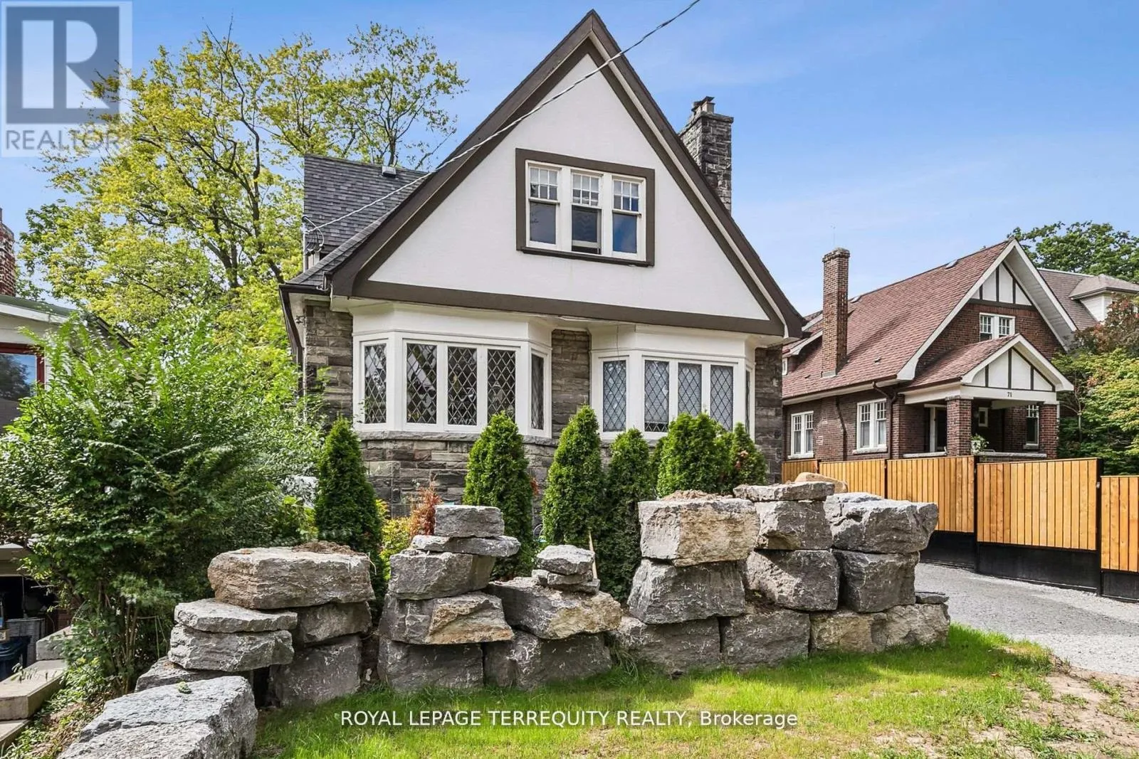 House for rent: Lower - 69 Hillcrest Drive, Toronto, Ontario M6G 2E5