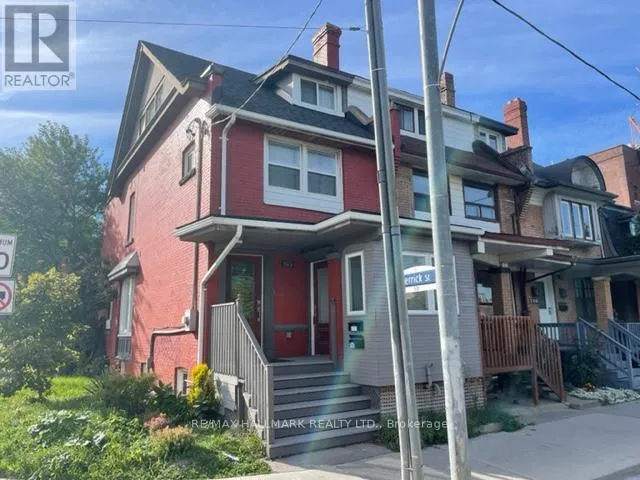 Triplex for rent: Lower - 702 Bathurst Street, Toronto, Ontario M5S 2R4