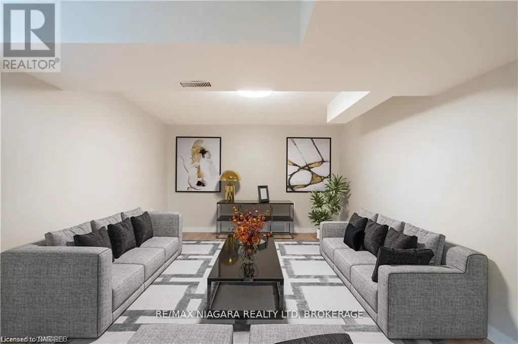 House for rent: Lower - 7121 Dorchester Road, Niagara Falls, Ontario L2G 5V7