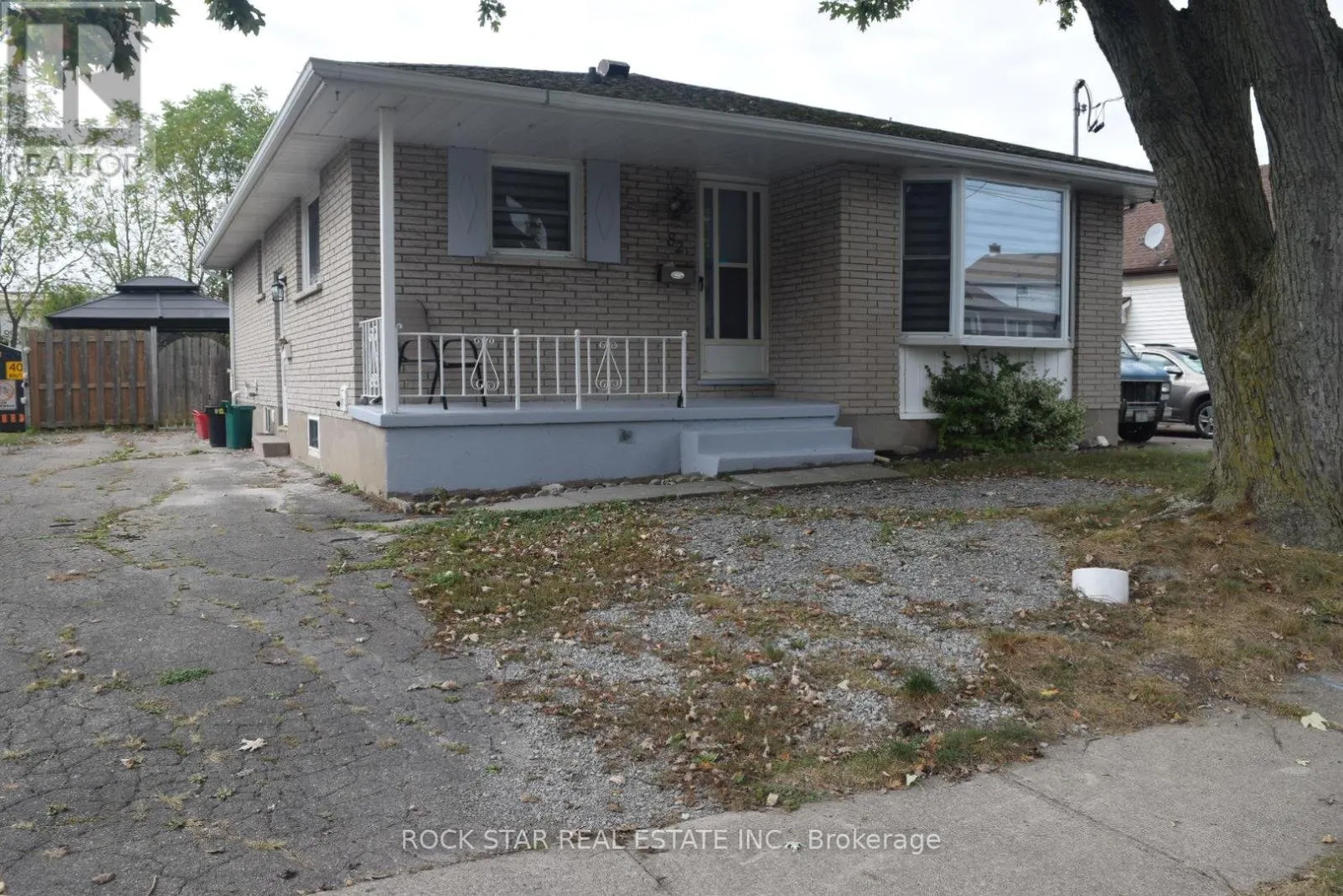 House for rent: Lower - 82 Deere Street, Welland, Ontario L3B 2L8
