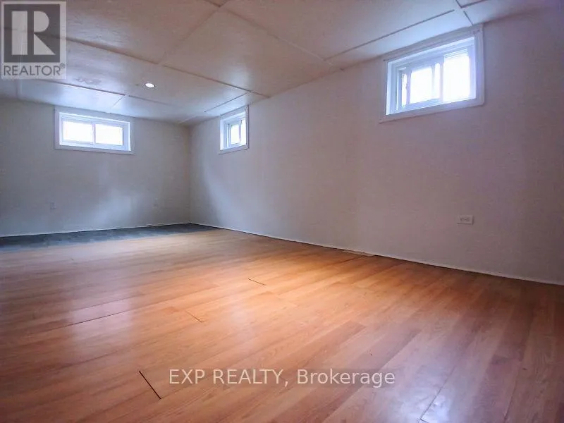 House for rent: Lower - 861 Cosburn Avenue, Toronto, Ontario M4C 2W4