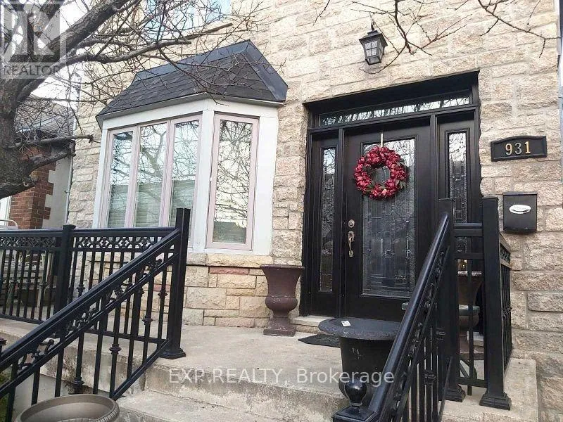 House for rent: Lower - 931 Pape Avenue, Toronto, Ontario M4K 3W8