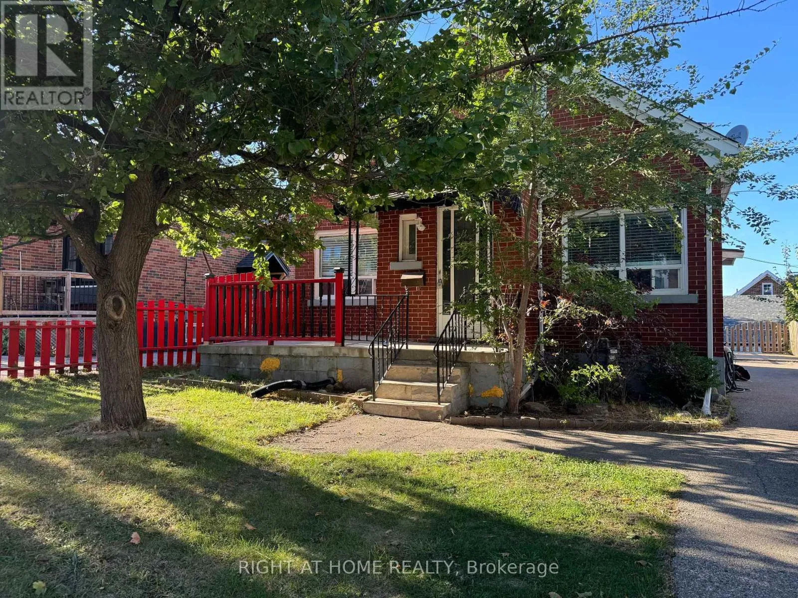 House for rent: Lower - 950 Queens Boulevard, Kitchener, Ontario N2M 1B4