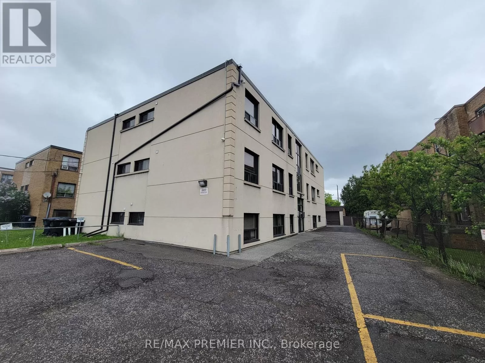 Other for rent: Lower Level #2 - 2637 Keele Street, Toronto, Ontario M6L 2P2