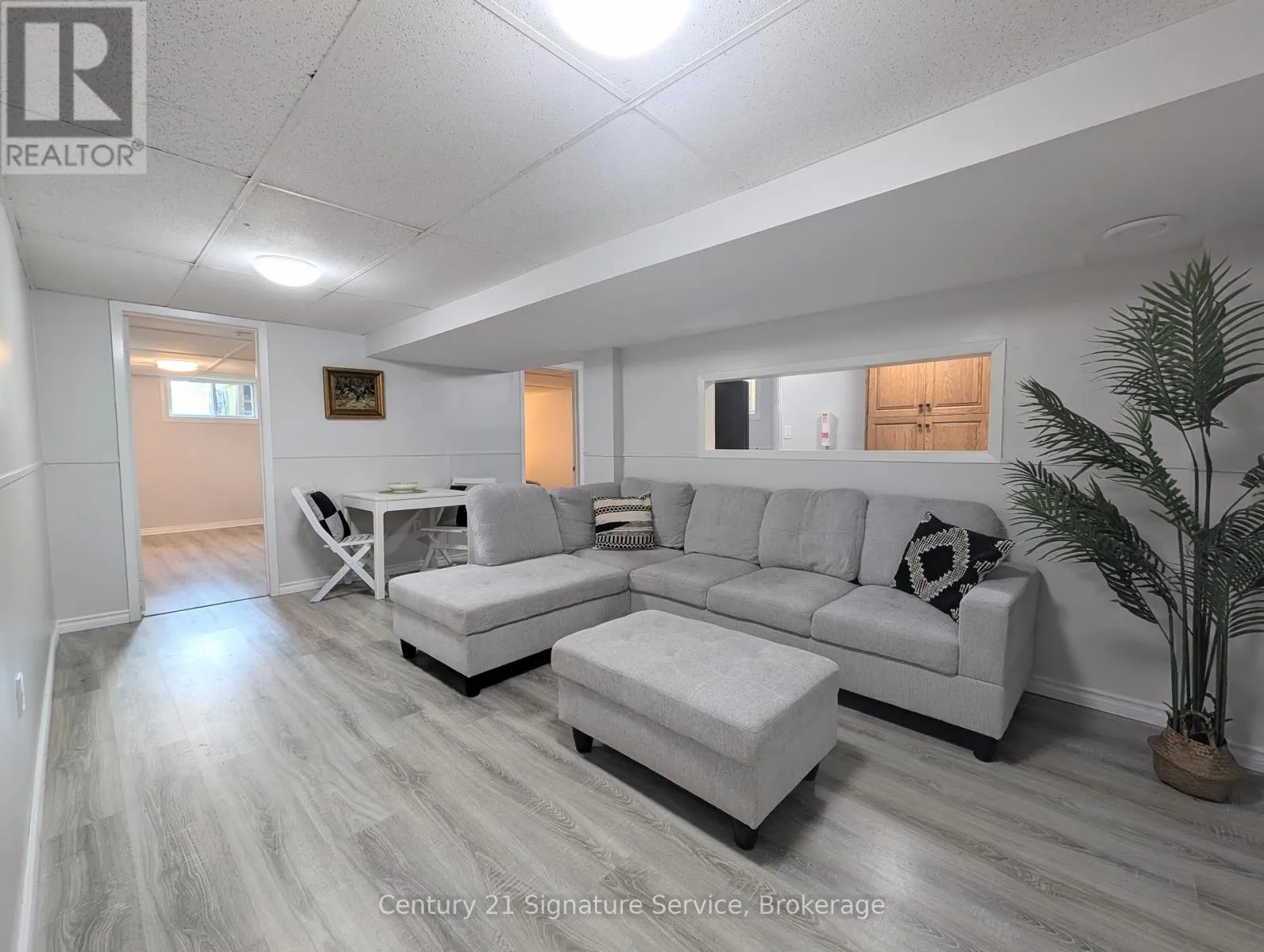 House for rent: Lower Level - 71 Commercial Street, Welland, Ontario L3B 5Y8