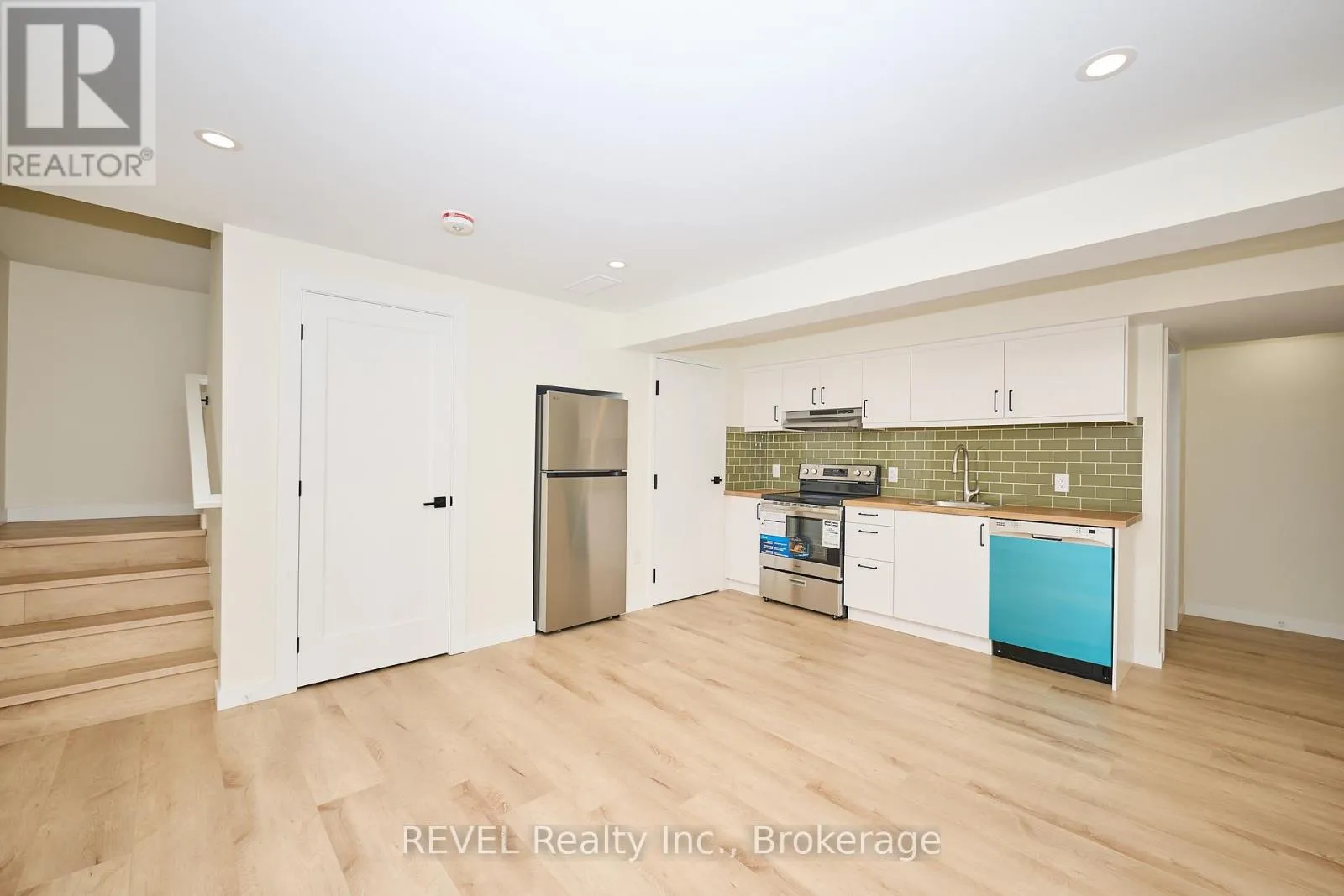 House for rent: Lower Unit - 4650 Belfast Avenue, Niagara Falls, Ontario L2E 4G3