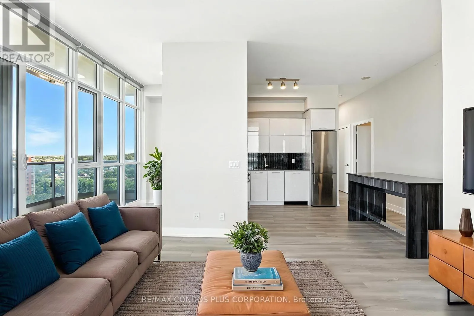 Apartment for rent: Lph15 - 9471 Yonge Street, Richmond Hill, Ontario L4C 0Z5