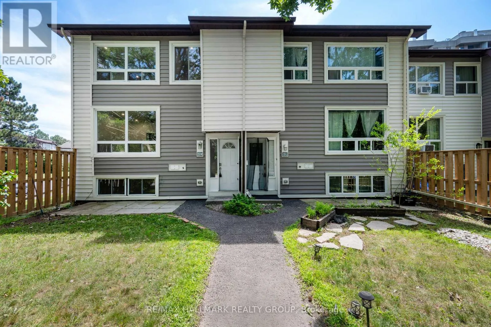 Row / Townhouse for rent: M - 15 Banner Road, Ottawa, Ontario K2H 8T3