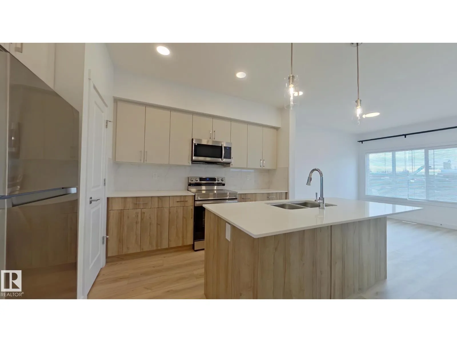 House for rent: #main 1039 Aster Bv Nw, Edmonton, Alberta T6T 1J1