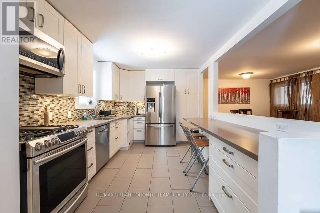 House for rent: Main - 1277 Broadview Avenue, Toronto, Ontario M4K 2T5