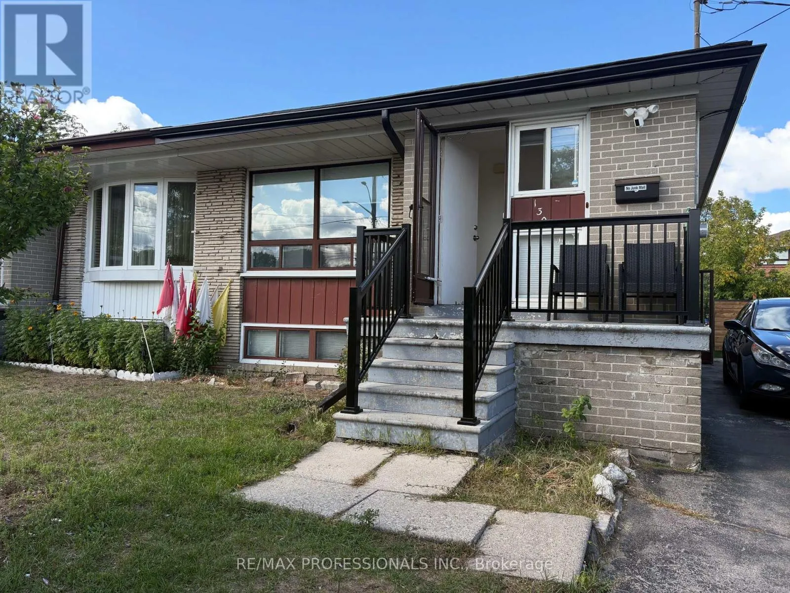 House for rent: Main - 130 Duncanwood Drive, Toronto, Ontario M9L 2E1