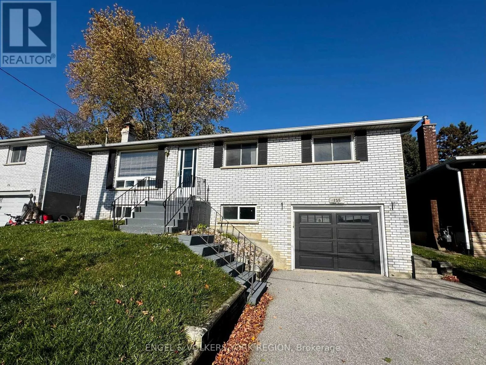 House for rent: Main - 135 Luxury Avenue, Bradford West Gwillimbury, Ontario L3Z 1T5