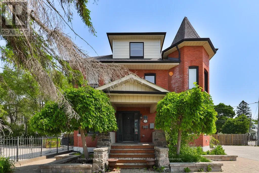 Offices for rent: Main - 15 Mississauga Road S, Mississauga, Ontario L5H 2H5