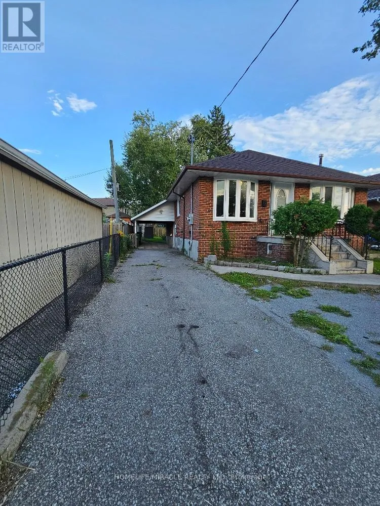 House for rent: Main - 259 Tower Drive, Toronto, Ontario M1R 3P9