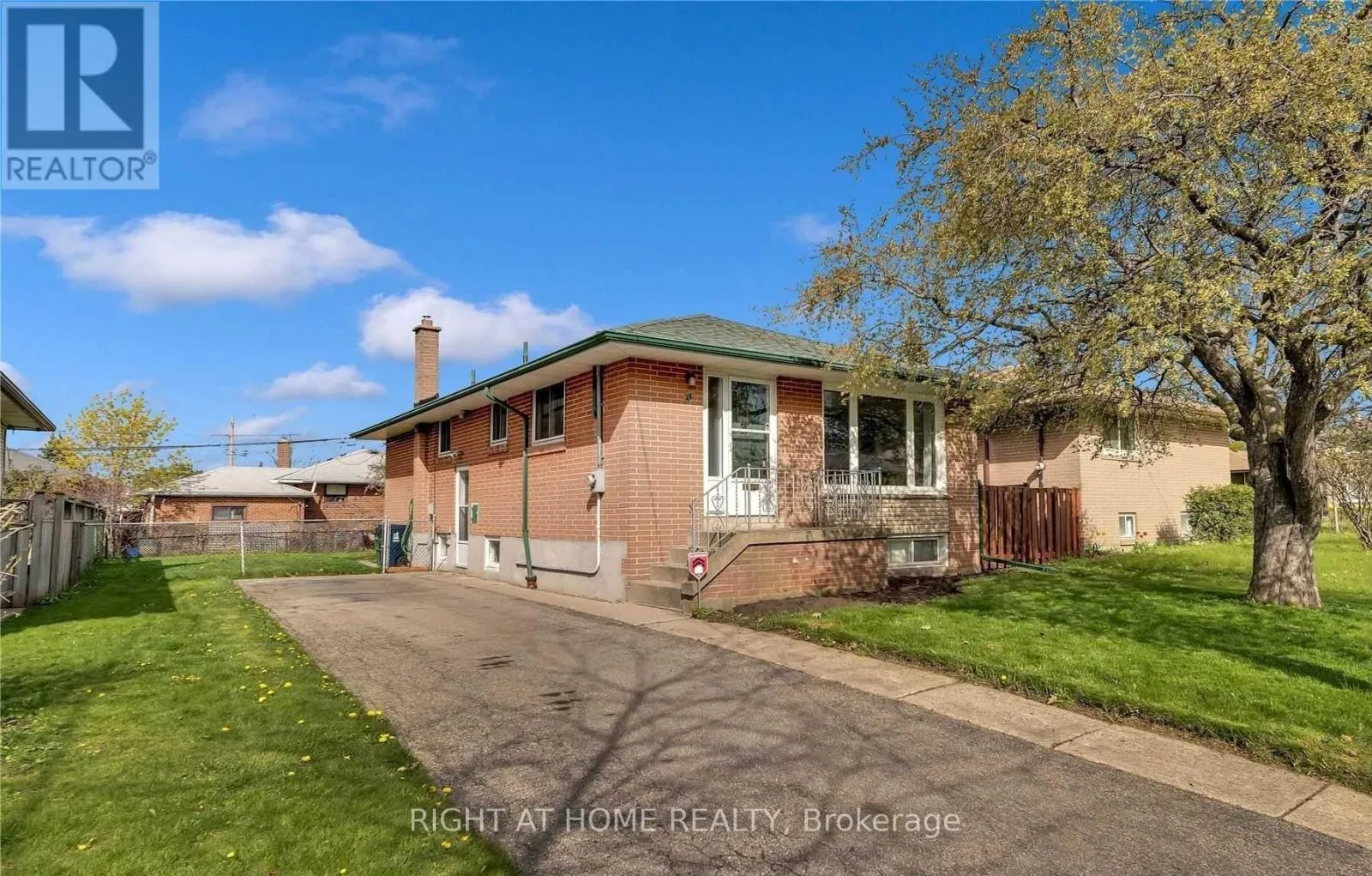 House for rent: Main - 28 Reno Drive, Toronto, Ontario M3B 0A7