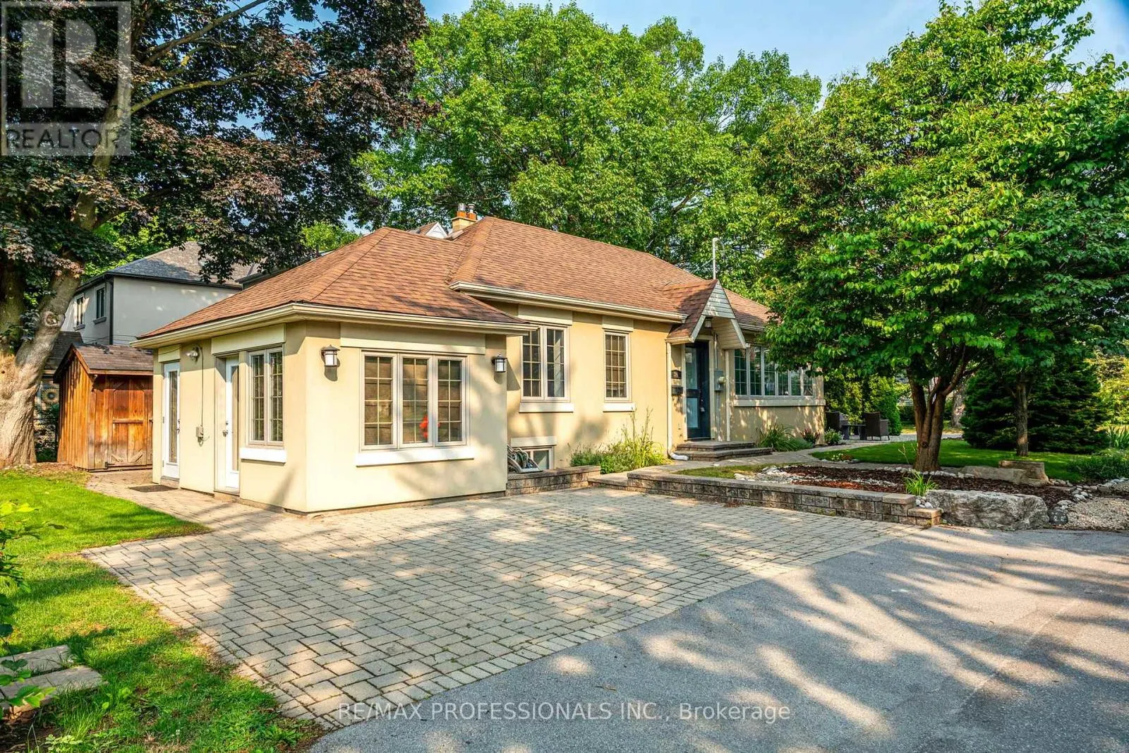 House for rent: Main - 34 Monkton Avenue, Toronto, Ontario M8Z 4N2