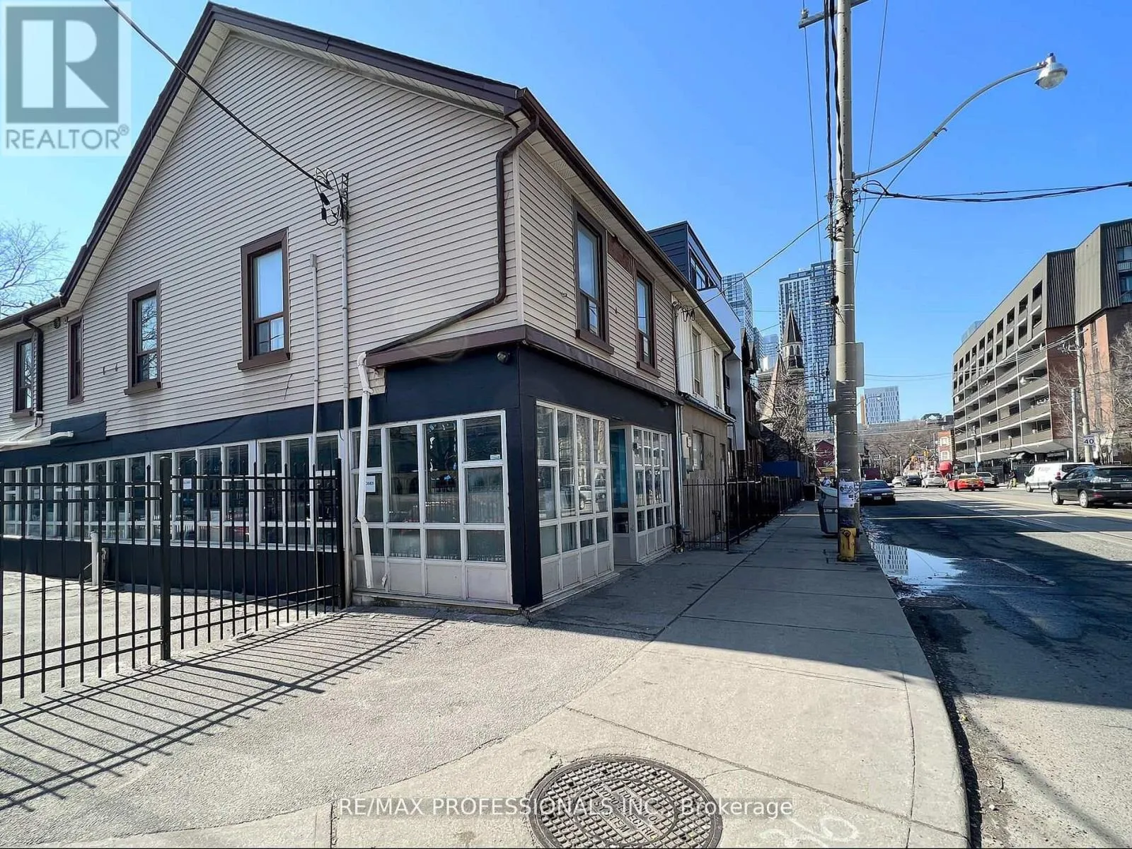 Main - 345 Dundas Street E, Toronto, Ontario M5A 2A2