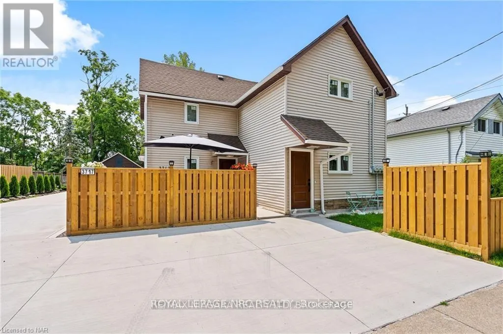 Triplex for rent: Main - 3717 Hibbard Street, Fort Erie, Ontario L0S 1N0